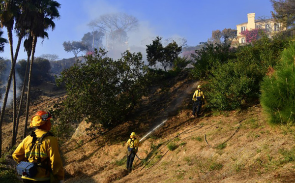 Les flammes atteignent Los Angeles et ses luxueux quartiers