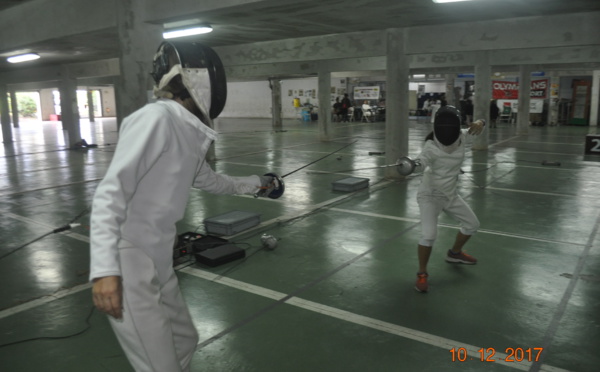 Escrime : une rencontre pleine de tranchant au lycée hôtelier