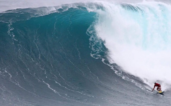 Surf de gros – Hawai’i : Tikanui Smith a surfé Jaws à la nage