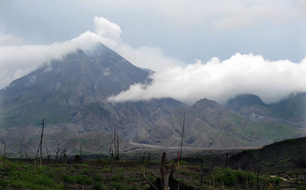 Indonésie: huit morts dans une avalanche sur un flanc de volcan