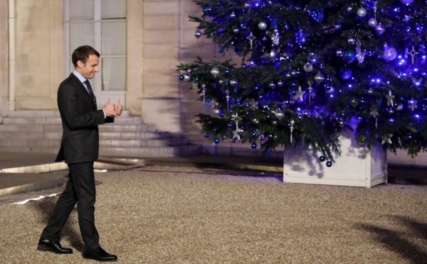 Macron fête ses 40 ans, la jeunesse en étendard