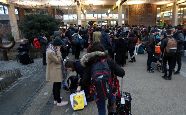 Incidents dans des gares: la ministre des Transports demande des comptes à la SNCF