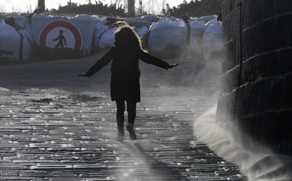 Vents violents: 3 départements du Sud-Ouest toujours en alerte orange, 2 blessés légers