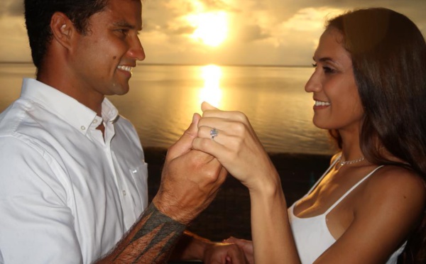Michel Bourez demande Vaimiti Laurens en mariage