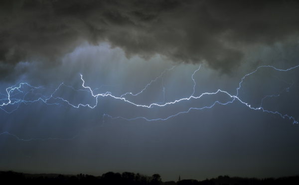 Appel à la vigilance en raison des fortes pluies et orages en cours