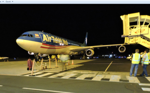 Un avion d'Air Tahiti Nui écrase deux balises à l'atterrissage