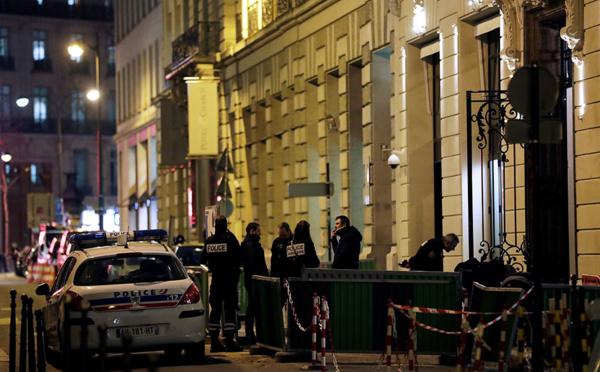 Braquage au Ritz: une partie du butin retrouvée, deux suspects encore en fuite