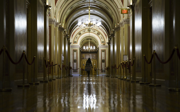 "Shutdown" aux Etats-Unis: des administrations au chômage technique, espoir d'un compromis