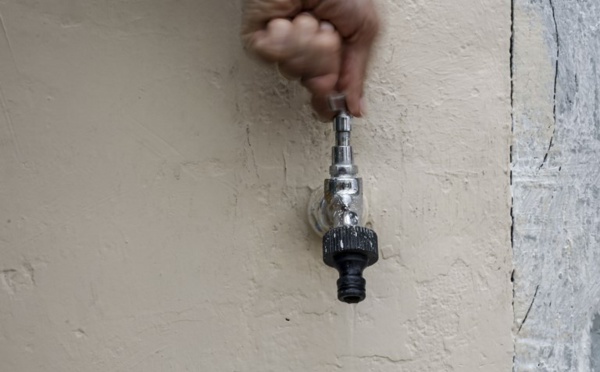 Guadeloupe: Macron souhaite que "l'Etat se mobilise" sur le problème de l'eau