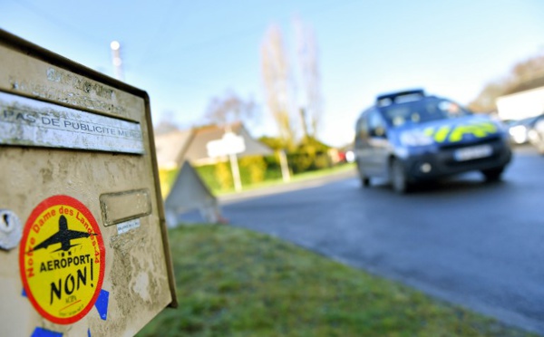 NDDL: l'ex-"route des chicanes" dégagée, la préfète salue "le retour à l'État de droit"