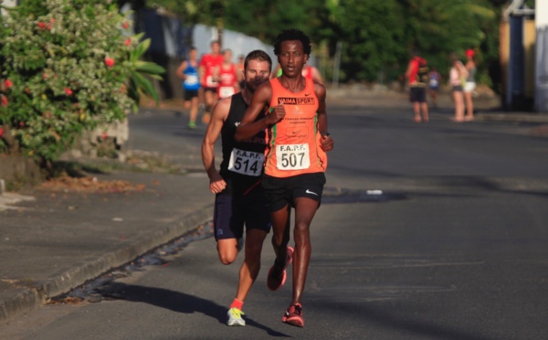Course à pied – Championnat de Polynésie 10 KM : Samuel Aragaw s’envole vers la victoire