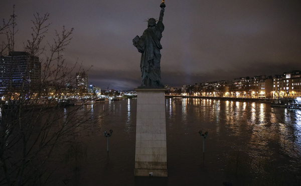 Crues: la Seine a atteint son pic, la décrue s'annonce lente