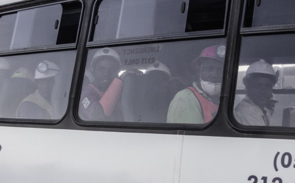 Afrique du Sud: un millier de mineurs secourus après 30 heures sous terre