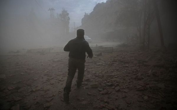 Syrie: raids meurtriers du régime accusé d'attaques chimiques