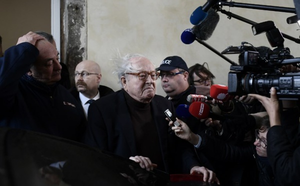 Jean-Marie Le Pen garde la présidence d'honneur du FN avant un congrès sous tension