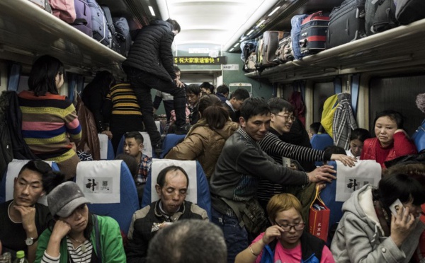 Chine: dans le train du Nouvel an, entre joie et amertume