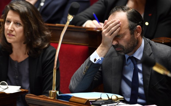 Le gouvernement promet une réforme "globale" pour soigner le système de santé