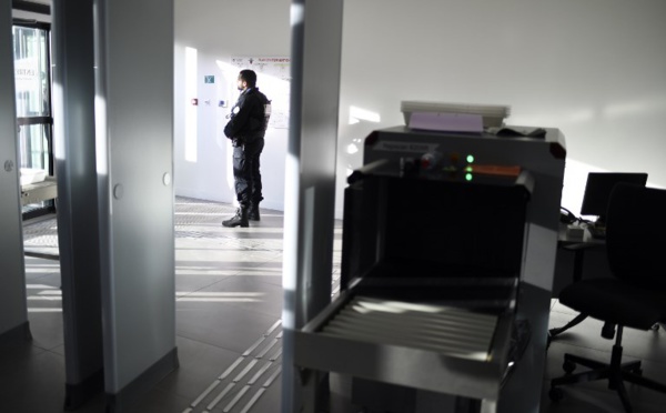 Huis clos au procès d'un homme jugé pour une relation sexuelle avec une mineure