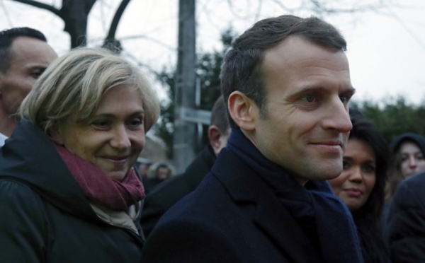 Service national: Macron recadre le débat