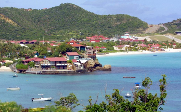 Un hôtel 5 étoiles ravagé par un incendie à Saint-Barthélemy