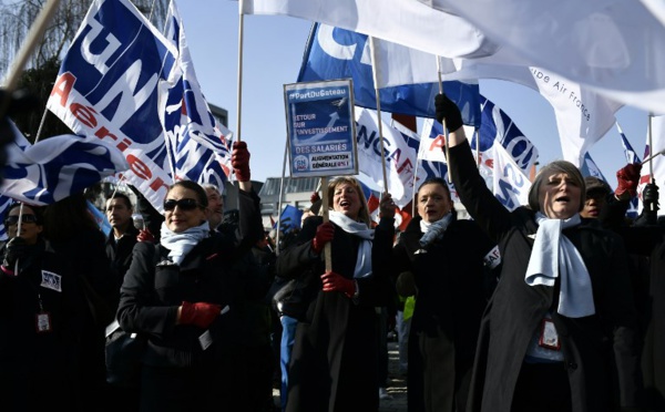 Les salariés d'Air France réclament leur "part du gâteau"