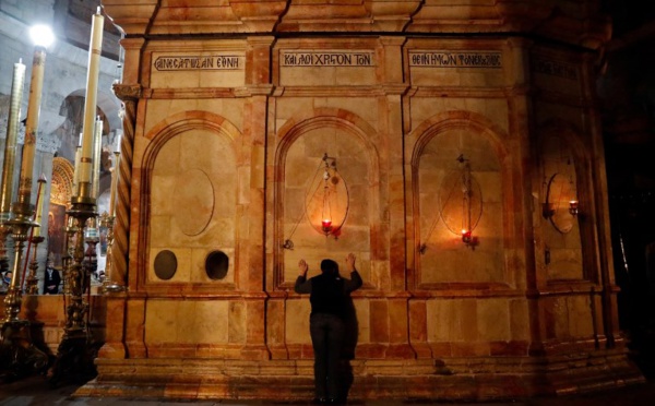 Pèlerins et touristes franchissent à nouveau en masses le seuil du Saint-Sépulcre