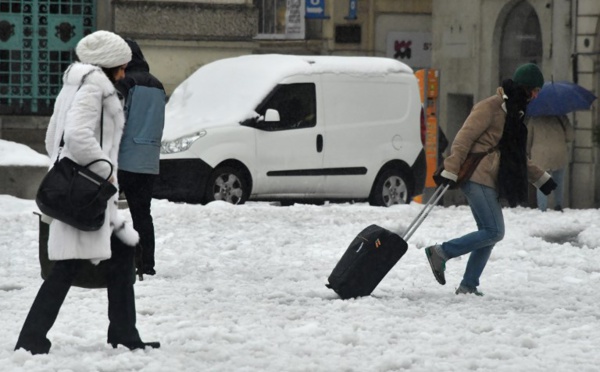 Colère et incompréhension dans Montpellier, paralysé par la neige