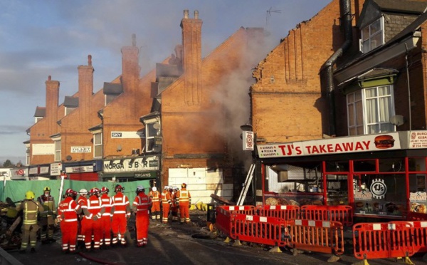 GB : trois arrestations dans l'enquête sur une explosion qui a fait cinq morts