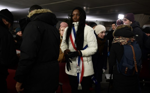 Paris: des élus ont dormi dehors, sous la neige, pour alerter sur le sort des sans-abri