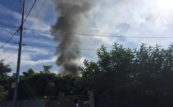 Incendie en cours à Pirae, la rue Gadiot bloquée