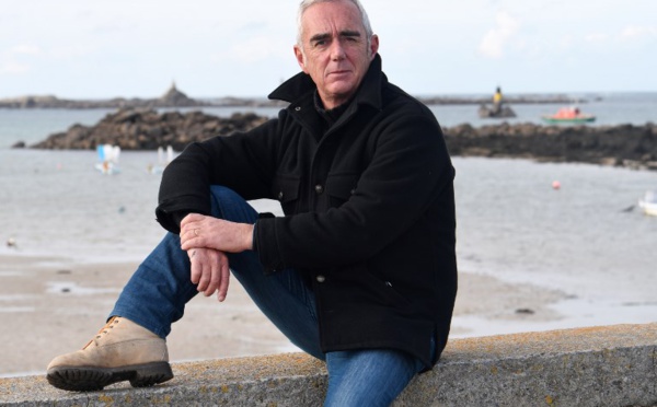 Le navigateur Loïck Peyron sur les traces de l'Amoco Cadiz