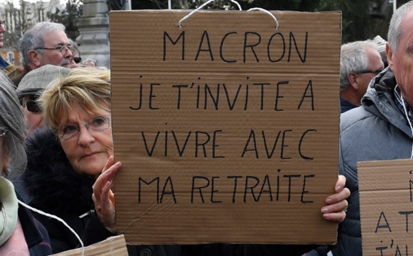 Ehpad: une centaine de personnes rassemblées à Paris