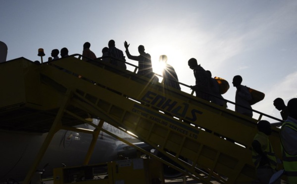 Une hôtesse d'Emirates se tue en tombant d'un avion en Ouganda