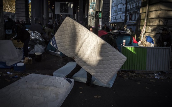 A Paris, un nouveau campement de migrants grossit dans l'indifférence