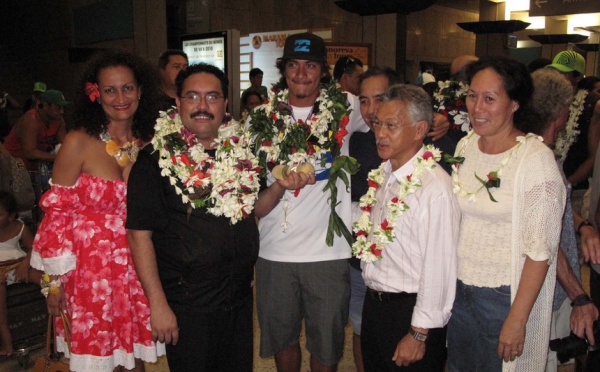 Va'a: Gaston Tong Sang et  JP Beaury ont acceuilli nos champions