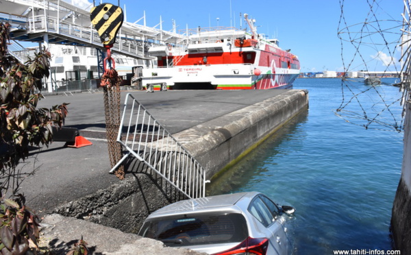 Quai des ferries : Une voiture termine sa course dans le lagon