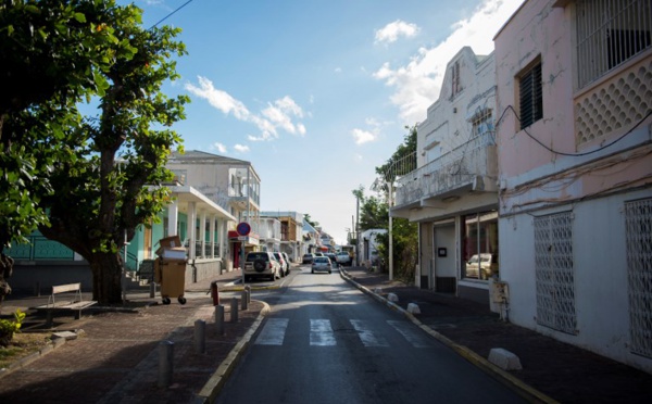 A Saint-Martin, les petits pilleurs face aux commerçants pour une prise de conscience