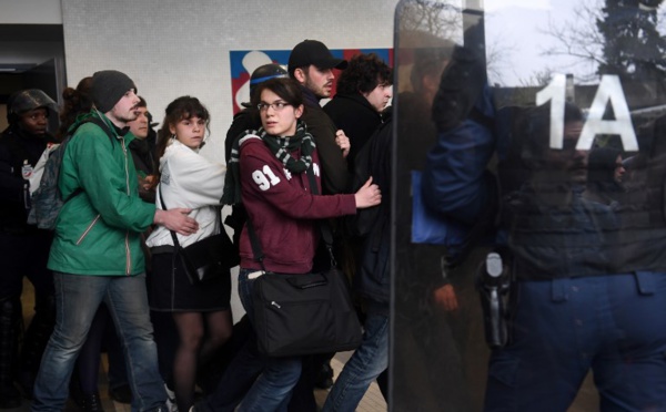 L'université de Nanterre bloquée, les partiels de lundi reportés