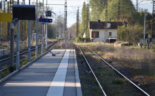 Grève à la SNCF: mobilisation en baisse mais trafic toujours perturbé