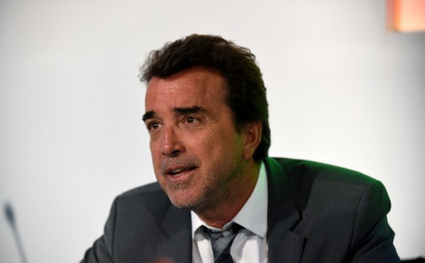 Lagardère lance la vente de Elle et ses autres magazines en France à un groupe tchèque