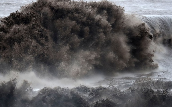 Tempête tropicale Fakir à La Réunion: deux morts dans une coulée de boue