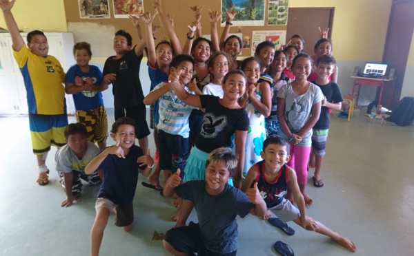 Les enfants de Hiva Oa dansent Jacques Brel