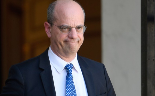 Dictée, grammaire, calcul: Blanquer prône un retour aux fondamentaux et fâche les syndicats