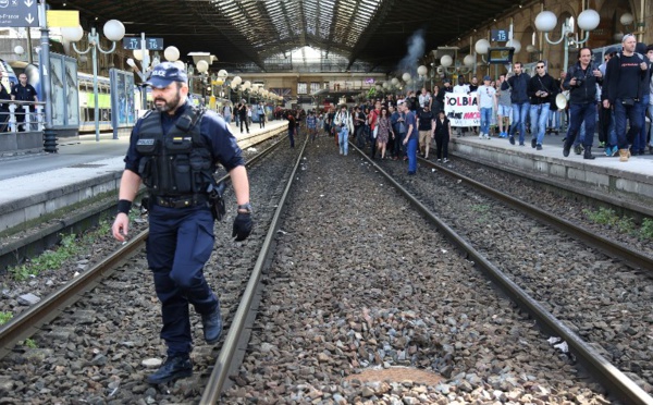 Grève: la SNCF prévoit 1 TGV sur 2 samedi et 1 Intercités sur 3
