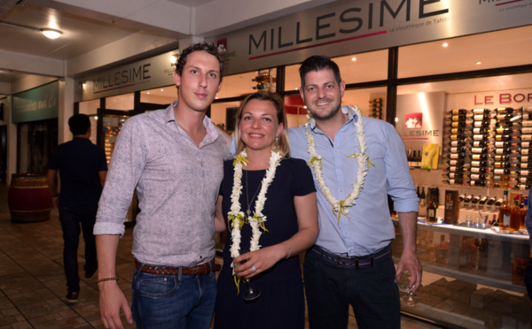 Art et vin pour un  « Verre-Nissage » Plazza Haute du Centre Vaima