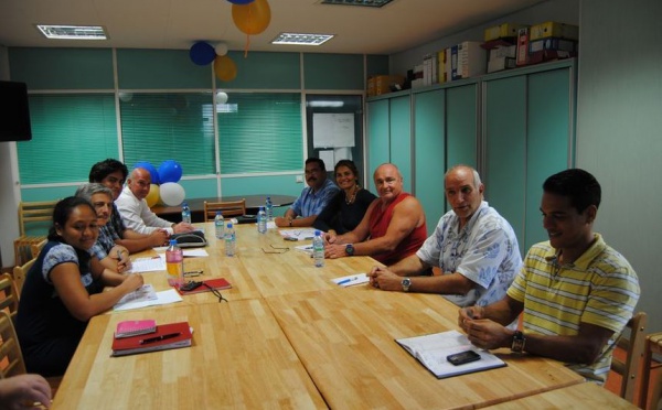 « Le ministre de la jeunesse et des sports reçoit monsieur Christian DONZE, Directeur Technique de la Fédération Française de Natation "