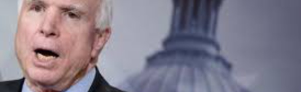 "Pas grave, il va mourir": la Maison Blanche embarrassée après un commentaire sur John McCain