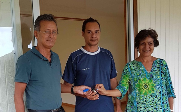 Remise des clés de fare OPH à Nuku Hiva