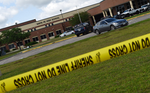 Les Texans se recueillent après le carnage dans un lycée