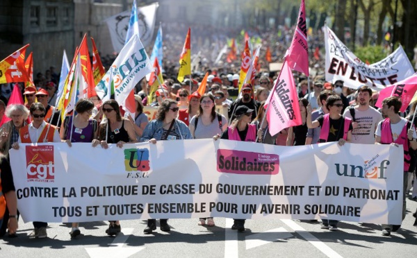 Les fonctionnaires manifestent pour leur statut et les services publics